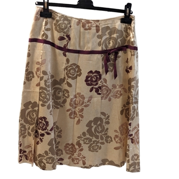 Women's skirt size 4. Beautiful gold and burgundy with burgundy trim. Silk blend - Picture 3 of 6